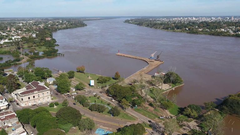 Lacalle Pou visitará Salto Grande donde se proyecta un puerto de barcazas