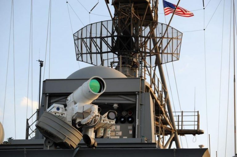 Así es HELIOS, el arma láser para buques con la que EEUU podrá derribar aviones y hundir barcos