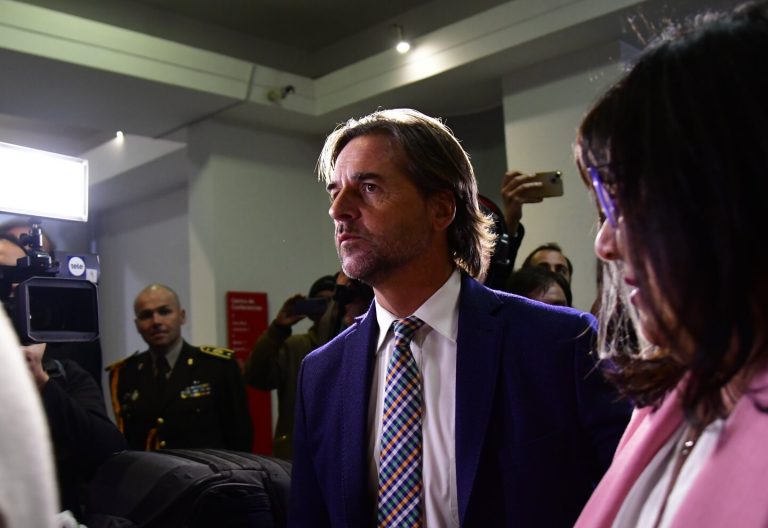 Reunión de Lacalle y Milei: Perspectivas Bilaterales y la Agenda Gubernamental en Uruguay