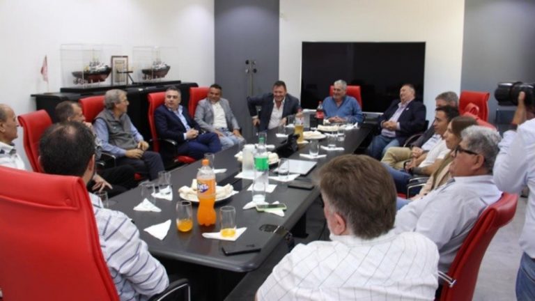 Cónclave político, económico y gremial por el futuro de la Hidrovía: 6 puntos de acuerdo y pedido de audiencias