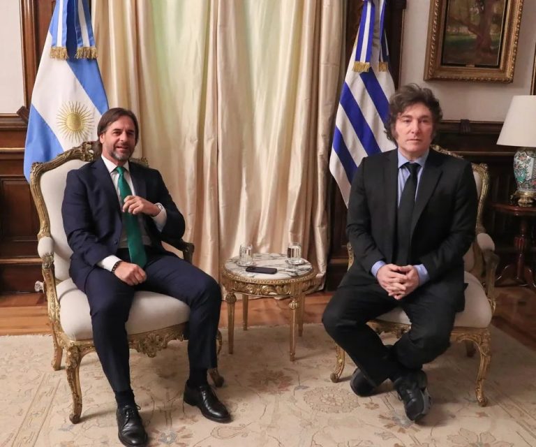 Lacalle Pou-Milei: un mano a mano de una hora para apuntalar el dragado del Río Uruguay, el puerto y los cielos abiertos