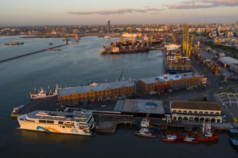 Paraguay necesita que puertos de Montevideo y Bs. As. sean competitivos