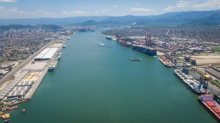 Destacan crecimiento y compromiso con el empleo en el Puerto de Santos