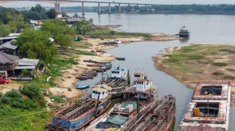 Principal río de Paraguay languidece por sequía que amenaza su mayor ruta para el comercio
