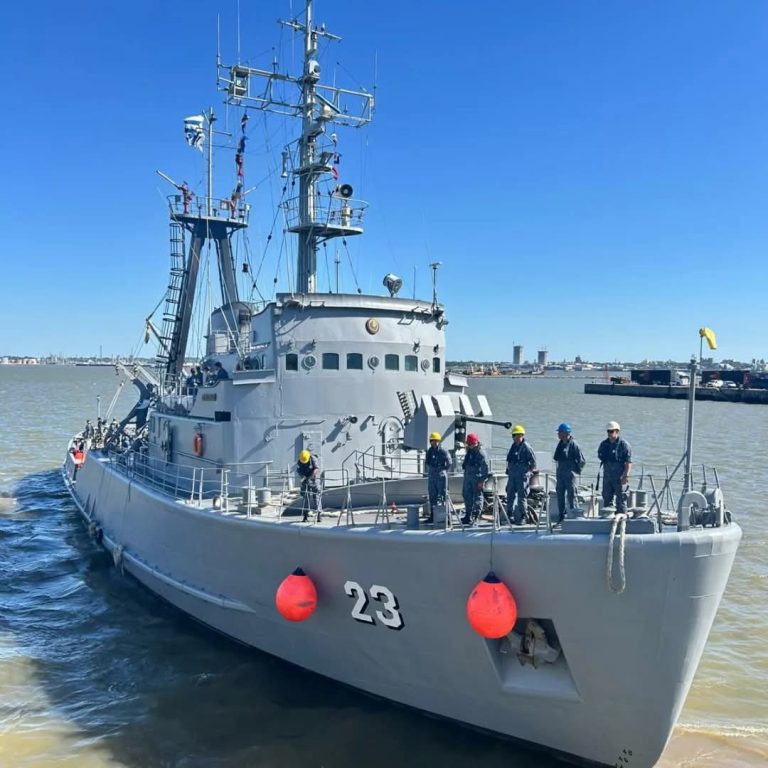 El ROU 23 «Maldonado» representó a Uruguay en la celebración del Día del Marinero en Brasil