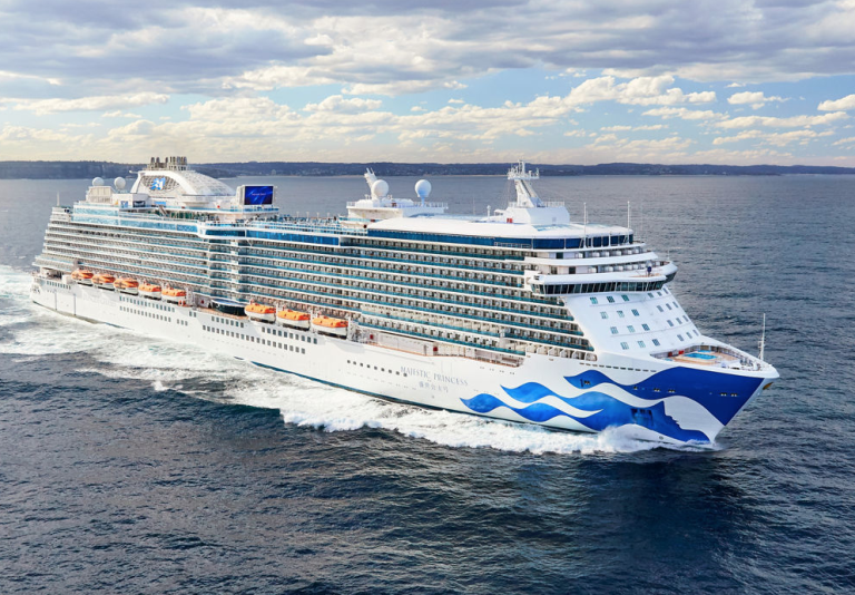 El Puerto de Coquimbo Recibe al Crucero Más Grande en Arribar a Chile: El Majestic Princess