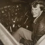 amelia-earhart-sentada-en-la-cabina-de-su-avion-lockheed-electra-en-1936-en-julio-de-1937ambos-se-perdieron-sobre-el-oceano-pacifico-058f4d8f-1200x955_00000000_3393b19c_241127191938_800x637