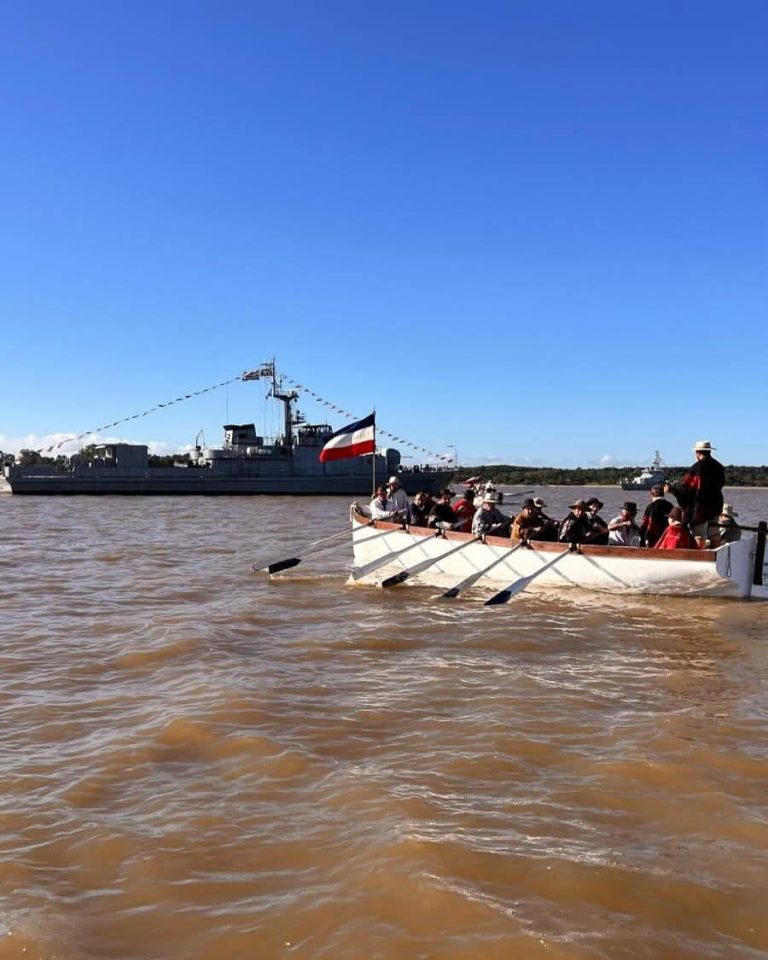 Las unidades ROU 14 “Río Arapey” y ROU 34 “Audaz” participaron en la conmemoración del bicentenario del Desembarco de los 33 Orientales