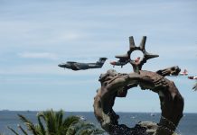 La Armada Nacional celebró su 208.º aniversario con ceremonia en la Plaza de la Armada y despliegue aeronaval