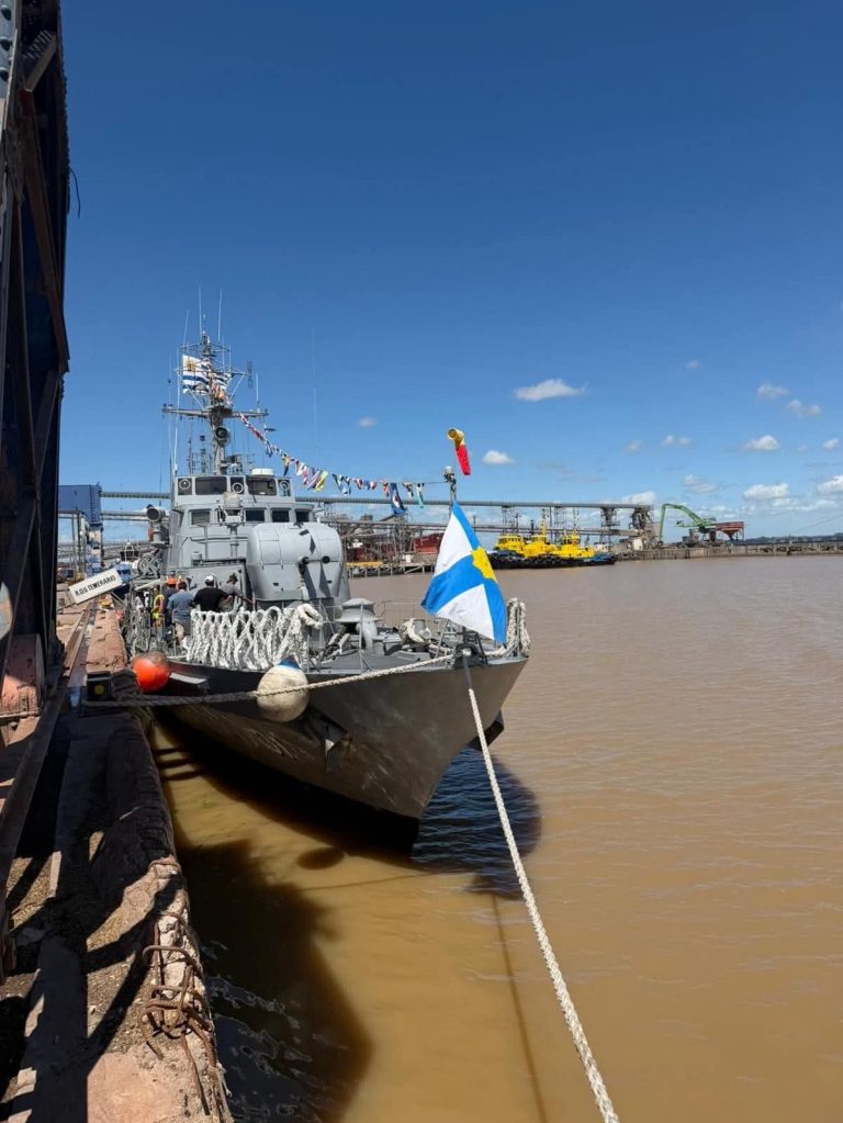 Fiesta del Río Uruguay con el despliegue del ROU 31 “Temerario”