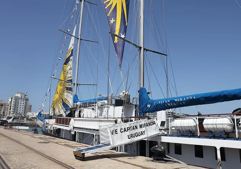 El Capitán Miranda volvió a Cádiz y puso en escena el valor estratégico de la formación marítima uruguaya