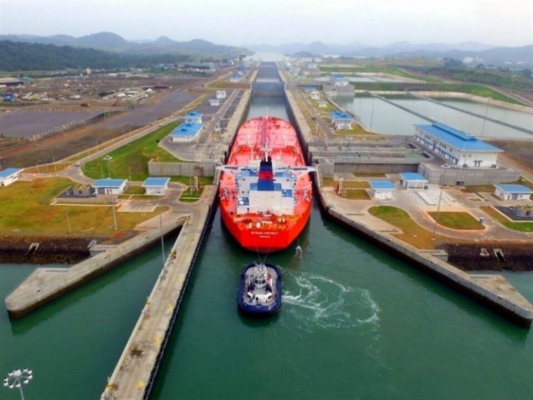 Canal de Panamá aumenta cupos diarios de tránsito en Esclusas Panamax
