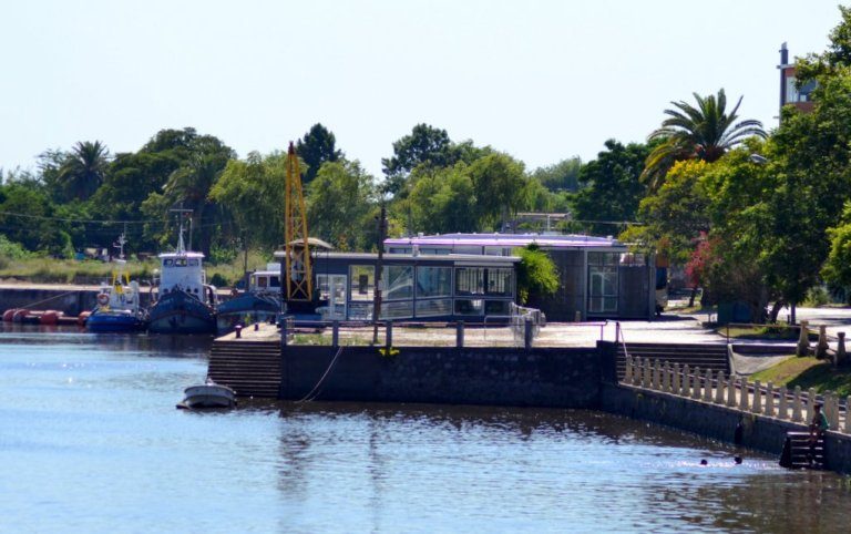 El velero desaparecido estaba en un puerto privado en Carmelo sin hacer los papeles de ingreso