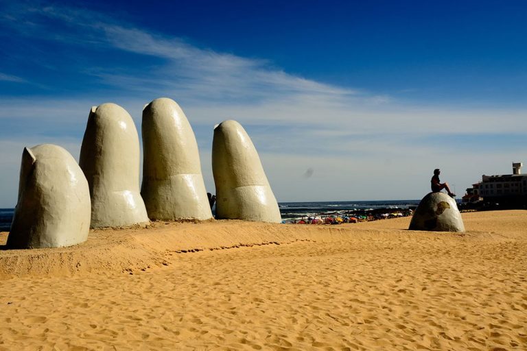 Uruguay exige a los turistas extranjeros un seguro médico