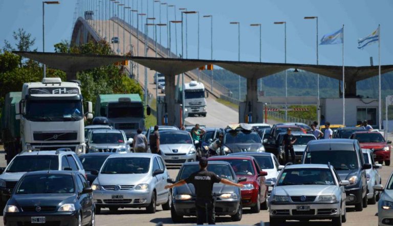 Más de 79.000 personas salieron del país durante este fin de semana largo