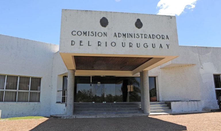 Comisiones Administradoras por Yamandú Flangini