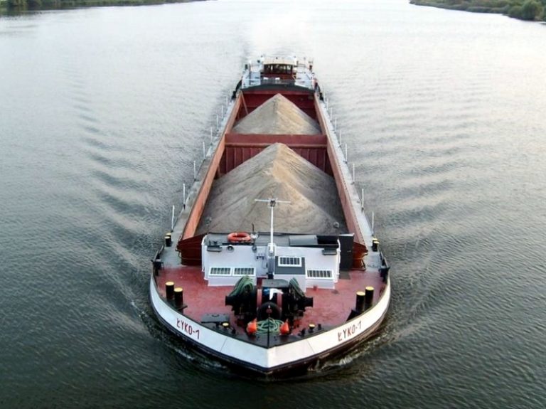 Operadores brasileños quieren al gobierno federal involucrado en disputa por peaje de la hidrovía del Paraná