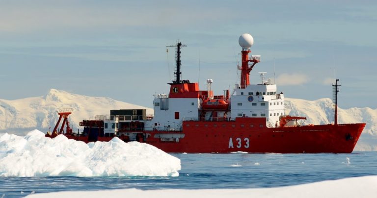 El BIO Hespérides cerró una histórica campaña antártica tras navegar más de 38.000 kilómetros