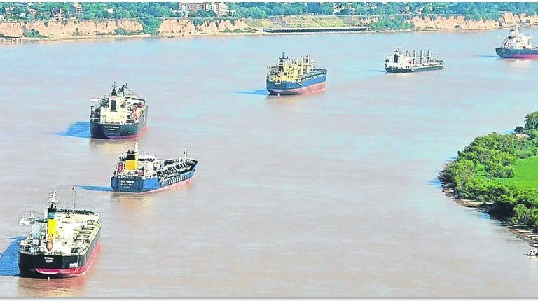 Control de buques: “La hidrovía no está en manos privadas, eso es una falacia”