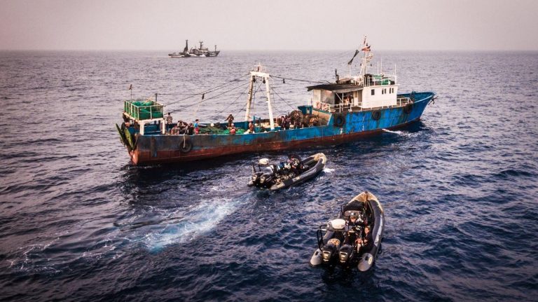 Pesca ilegal: alerta en Uruguay por la presencia de un buque chino en el Puerto de Montevideo