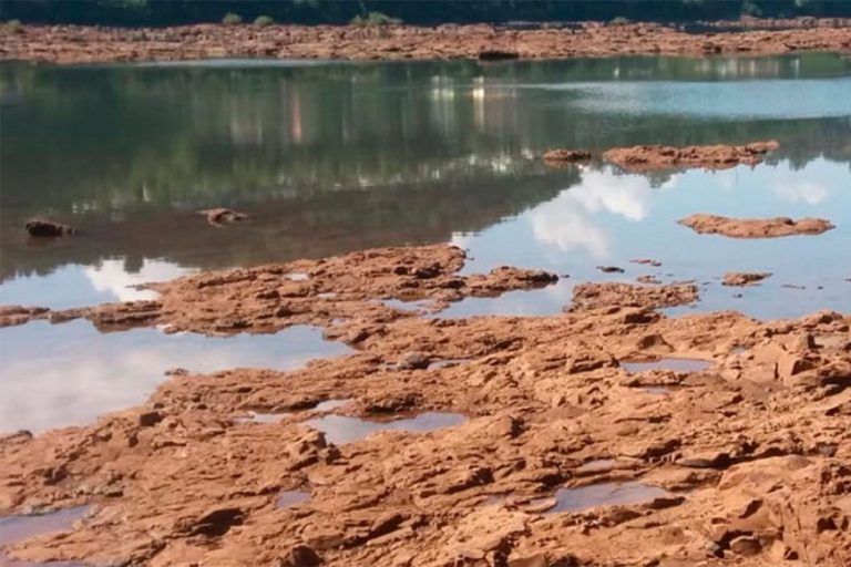 Río Paraguay cerca de niveles históricos de bajantes