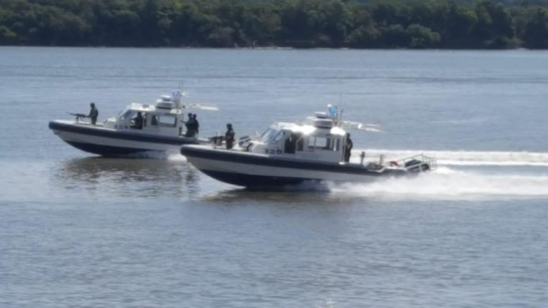 Rescataron a dos personas al zozobrar en un kayak