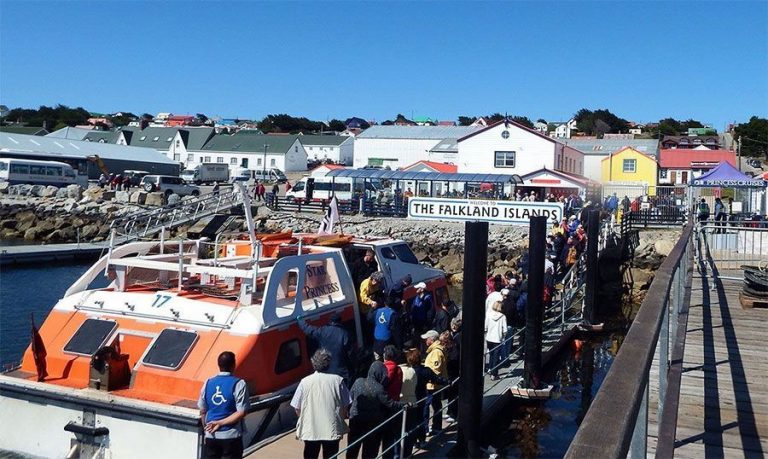 Islas Falklands o Malvinas: Anuncian 57 cruceros esta temporada, con una capacidad máxima de más de 100,000 visitantes