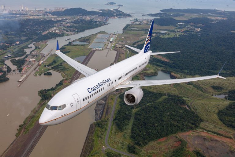 Copa Airlines suspendió viajes de 21 aeronaves luego de que un avión perdiera parte del fuselaje en pleno vuelo; la medida afecta a Uruguay