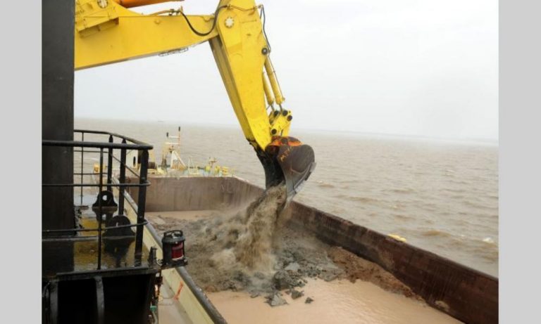 Gobernador de Entre Ríos también va por dragado a 34 pies