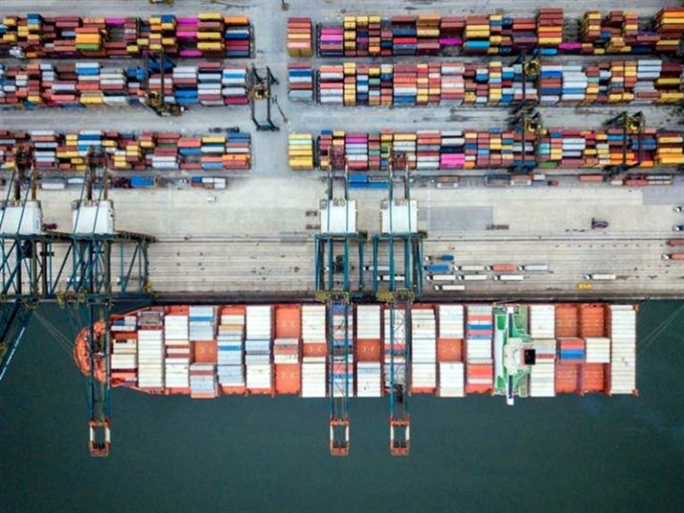 Puerto de Santos marca récord en movimiento de contenedores en el primer semestre de 2025