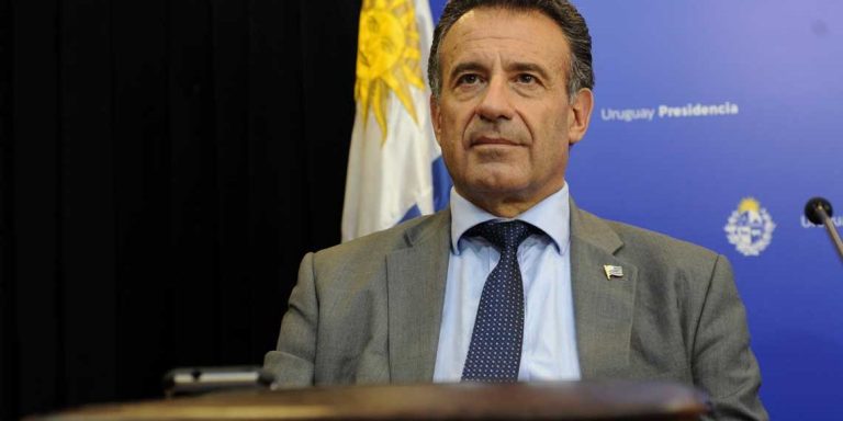 Uruguay no cambiará sus planes de vacunación a pesar de la solicitud de la OMS