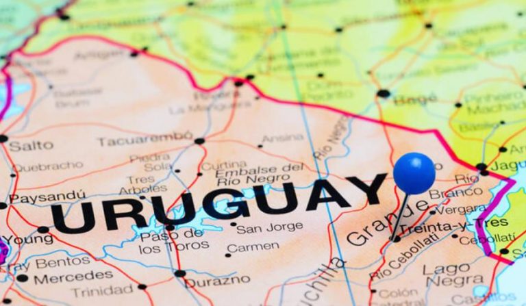 Uruguay planea abrir fronteras gradualmente, primero a los vacunados con cualquier fármaco anti COVID-19