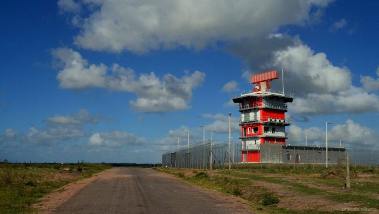 Empresa Leonardo transmitió que reparará radar del aeropuerto de Carrasco, cuyo contrato de mantenimiento venció en 2019