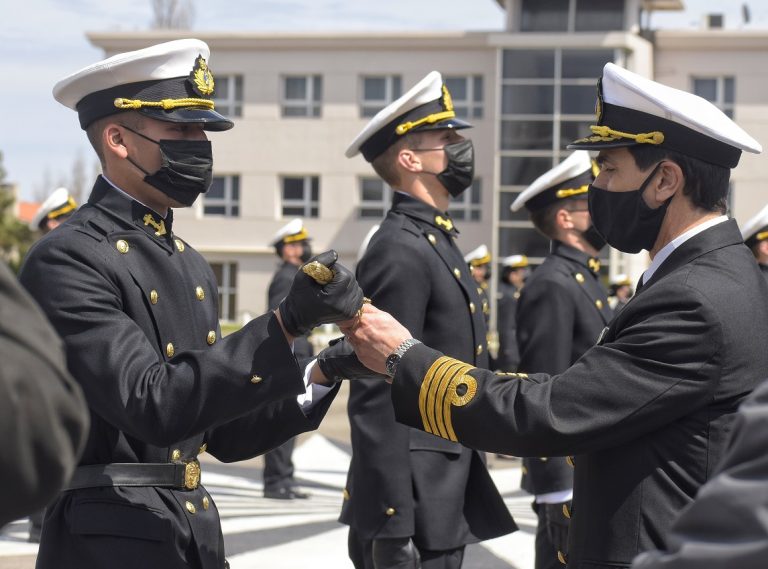 Ceremonia de jura de fidelidad a la Bandera del personal de la Armada Nacional