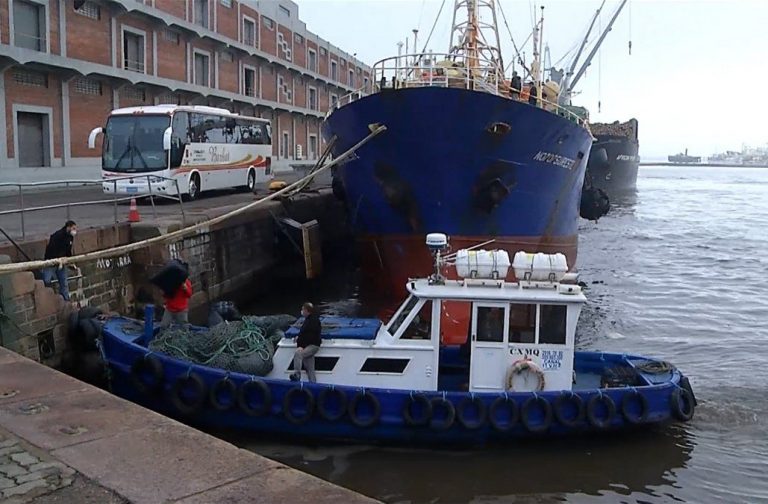 Bajan a 11 tripulantes de dos buques internacionales por covid-19 en Uruguay