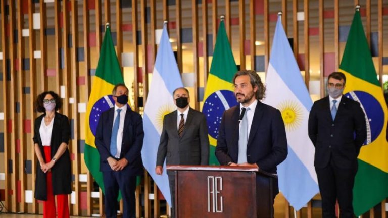 Argentina y Brasil acordaron reducir aranceles externos comunes en un 10%