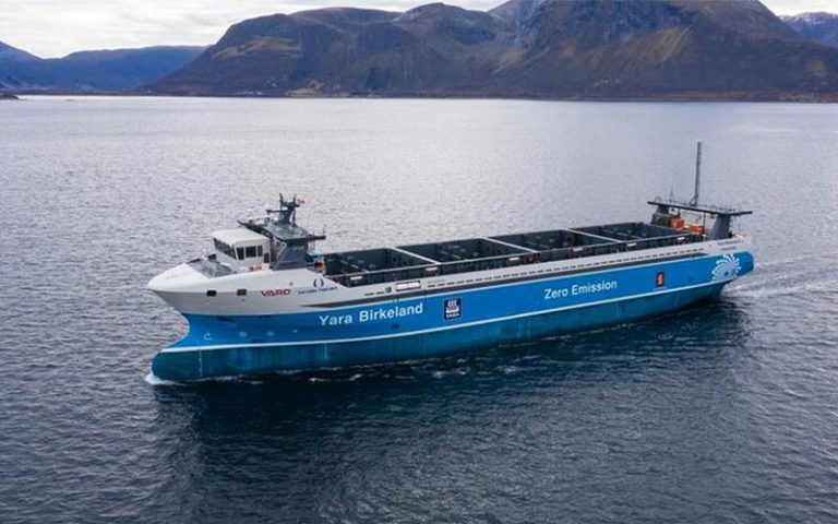 Primer buque portacontenedores libre de emisiones del mundo inicia su viaje inaugural