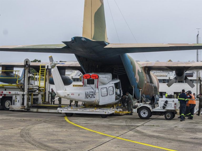 Llegó a Uruguay helicóptero donado por Estados Unidos