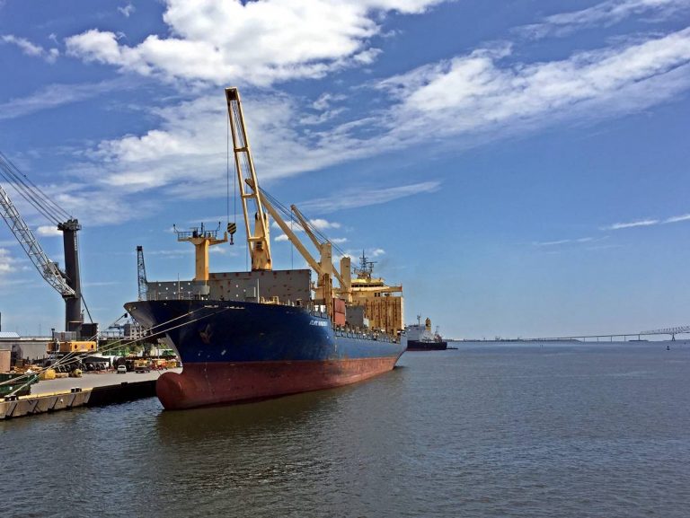 Once tripulantes uruguayos varados en el puerto de Baltimore; reclaman por agua y comida