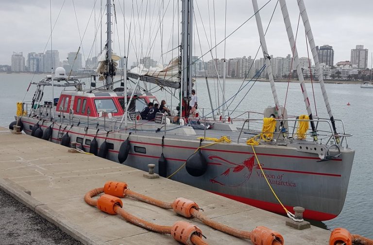 PUNTA DEL ESTE:  Visita del » Vinson of Antarctica «