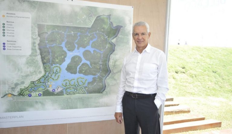 El millonario empresario argentino Eduardo Costantini cuenta por qué está enamorado de Uruguay