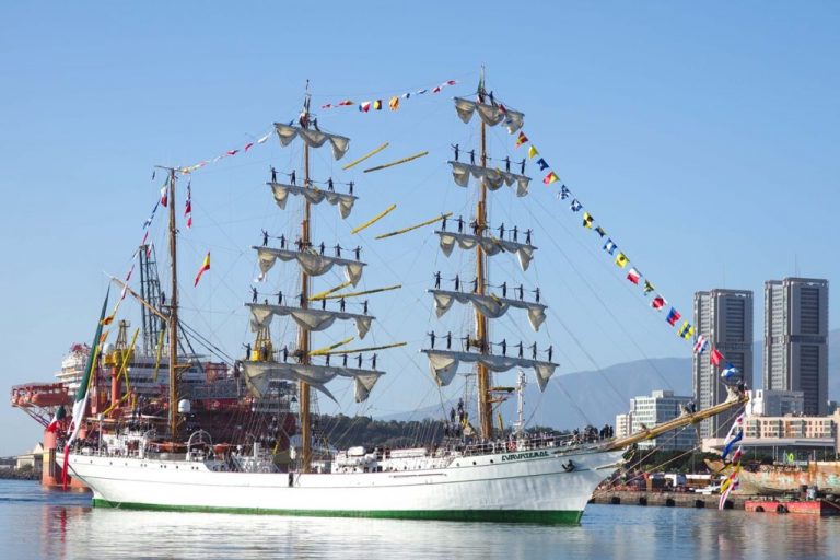 Buque escuela velero Cuauhtémoc, llega a Tenerife, España