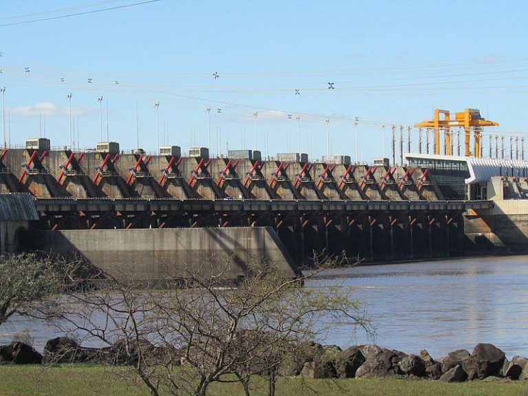 Déficit hídrico: represa de Salto Grande en niveles mínimos históricos de ingreso de agua