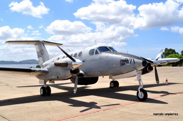 La Armada de Uruguay licita componentes para el mantenimiento de sus aeronaves
