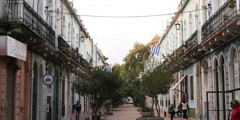 Uruguay registró un nuevo récord de pedidos de residencia, impulsado por la demanda de los argentinos