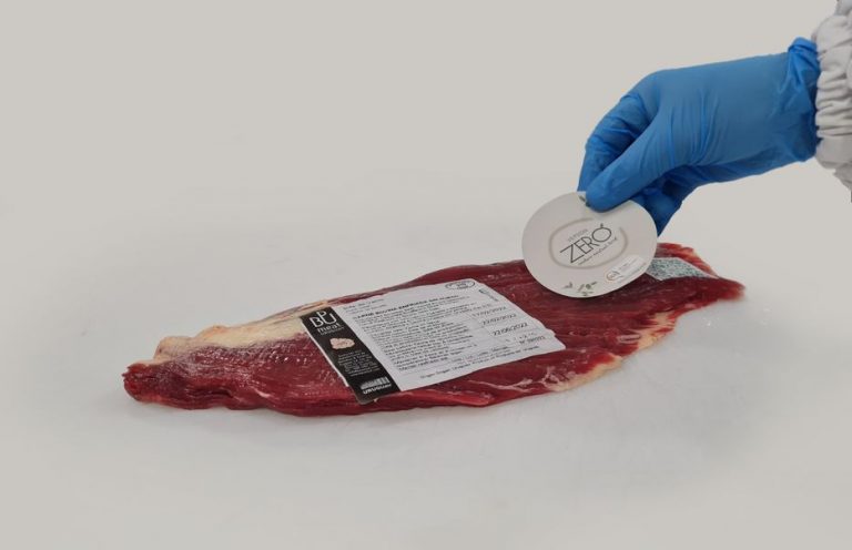 Carne carbono neutral verificada parte desde Uruguay hacia Japón