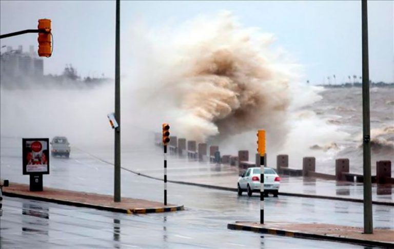 Uruguay toma medidas ante amenaza de que las aguas avancen sobre la costa
