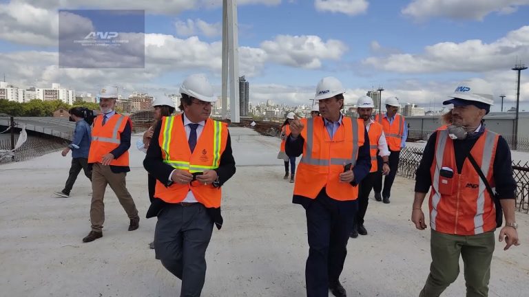 Recorrida por la obra del viaducto de la rambla portuaria.
