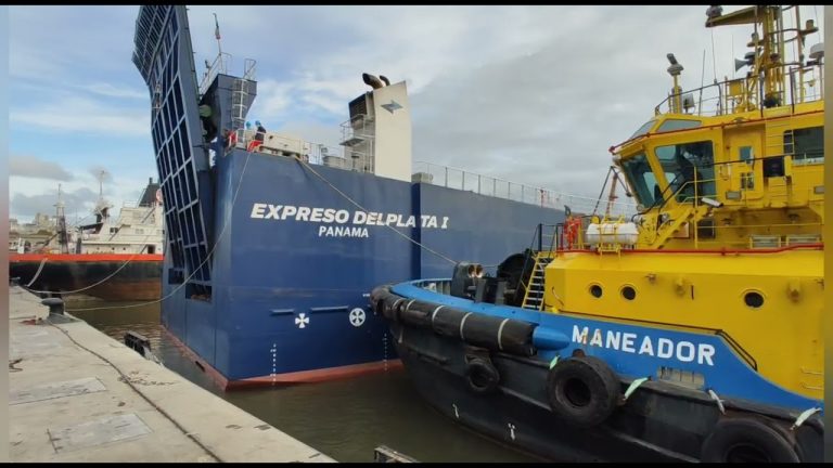 Buque Expreso del Plata I escala en el Puerto Montevideo para efectuar cambio de bandera