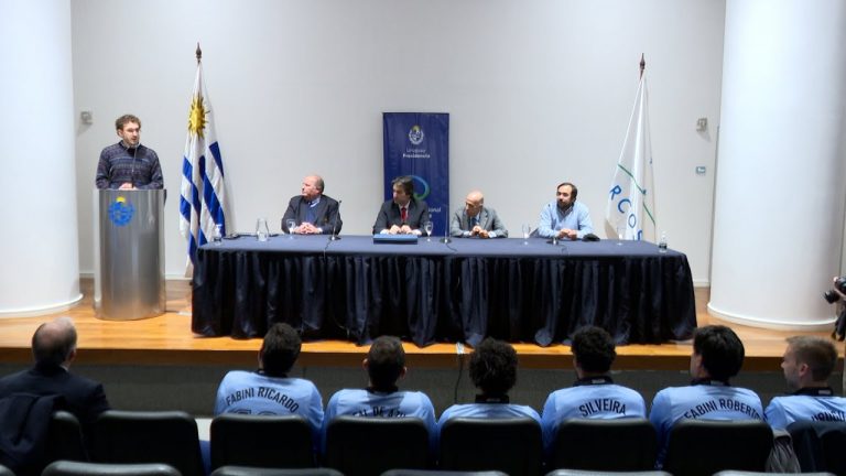Selección Uruguaya de Vela recibió Pabellón Nacional antes de participar en Campeonato Mundial